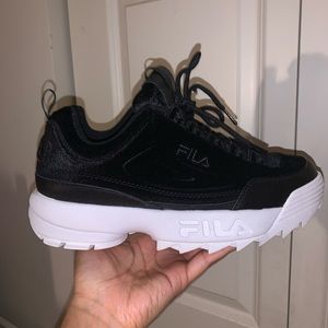 BLACK VELOUR FILA DISRUPTORS 🖤